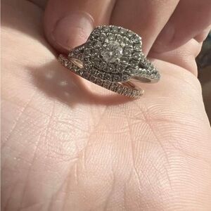 1 ct tw double halo split shank in 10 kt white gold with a 1/4 ct rose gold band